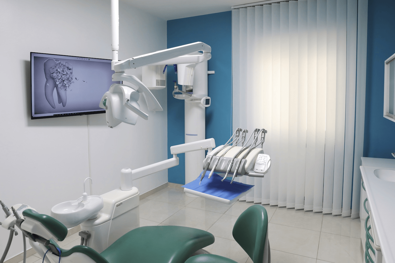 Studio dentistico con strumenti medici